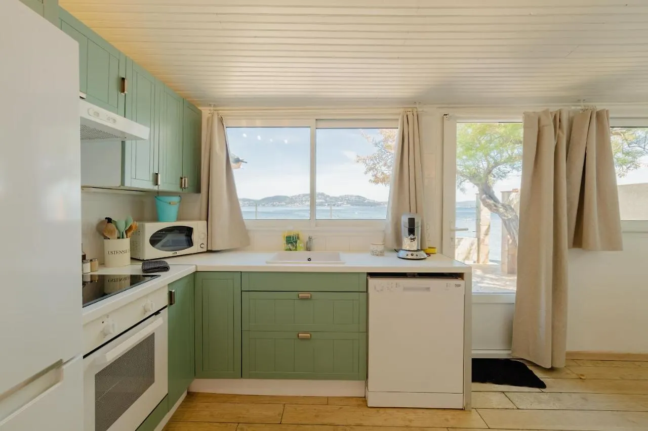 Vila Le Cigalou, Authentique Cabanon De Pecheur En Bord De Mer Avec Sa Terrasse Spacieuse Et Amenagee Hyères
