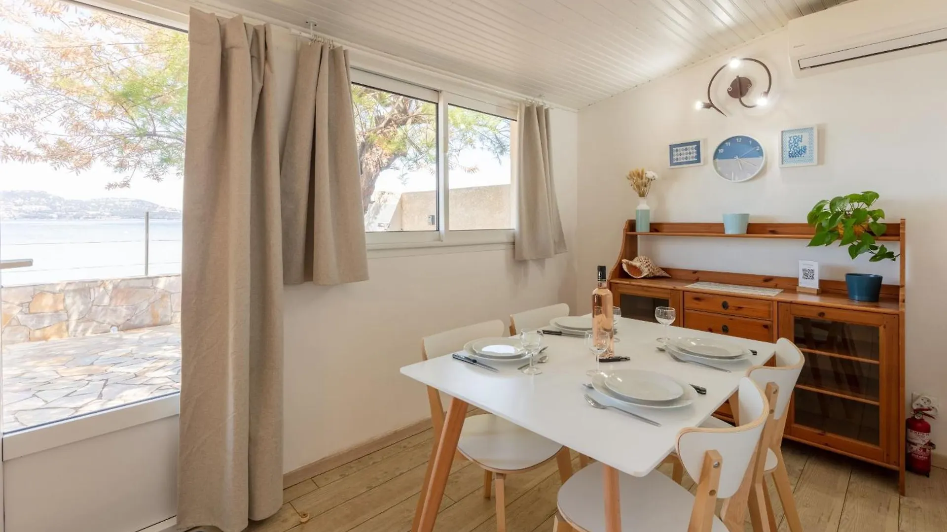 Vila Le Cigalou, Authentique Cabanon De Pecheur En Bord De Mer Avec Sa Terrasse Spacieuse Et Amenagee Hyères Francie