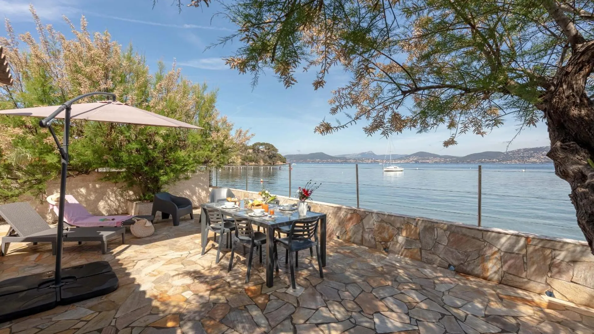 Le Cigalou, Authentique Cabanon De Pecheur En Bord De Mer Avec Sa Terrasse Spacieuse Et Amenagee Hyères